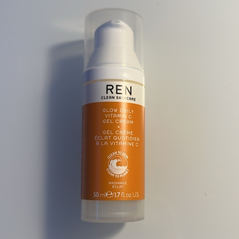 REM Clean Skincare Glow Daily Vitamin
C Gel Cream moisturizer & illuminator